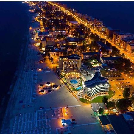 Mamaia Central Apartments Buitenkant foto